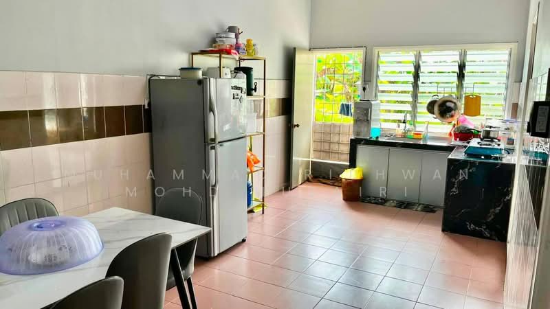 Rumah Teres 1-Tingkat untuk Dijual di Seksyen 30 (Shah Alam) - Muhammad Ridhwan Mohd Huzairi - Kitchen - PropertyGuru.com.my