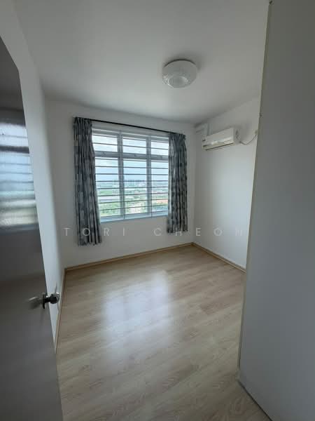 Kediaman Servis untuk Dijual di Larkin Heights - Tori Cheon - Bedroom - PropertyGuru.com.my