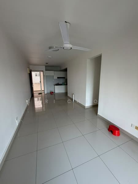 Kediaman Servis untuk Dijual di Larkin Heights - Tori Cheon - Living Room - PropertyGuru.com.my