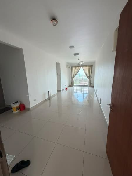 Kediaman Servis untuk Dijual di Larkin Heights - Tori Cheon - Living Room - PropertyGuru.com.my