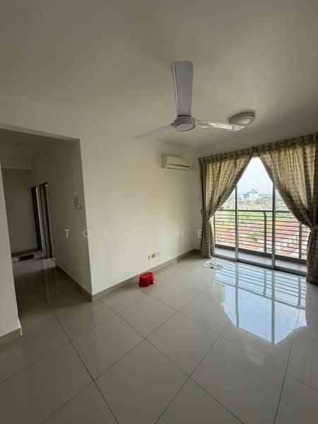 Kediaman Servis untuk Dijual di Larkin Heights - Tori Cheon - Living Room - PropertyGuru.com.my