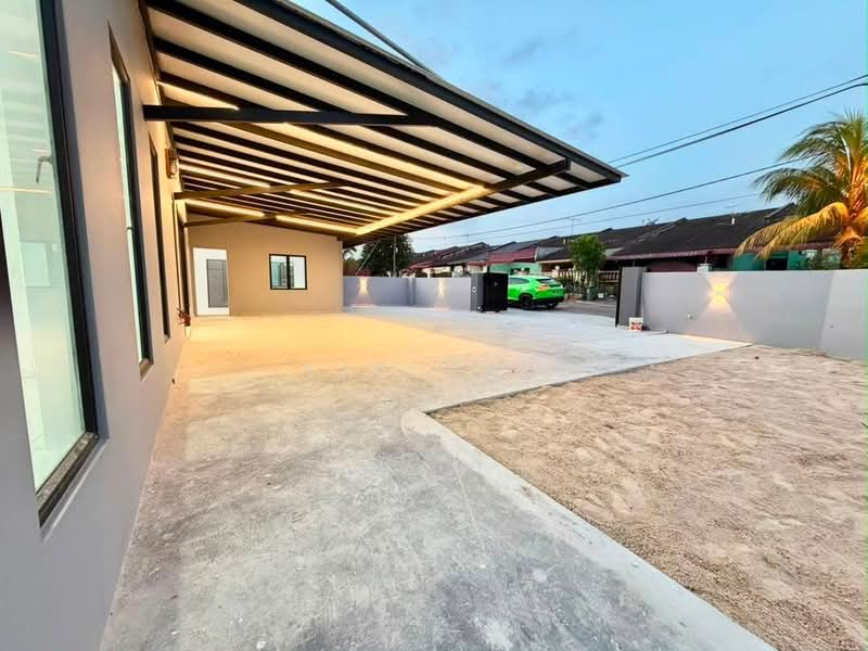 1-storey Terraced House for Sale in Taman Puteri Wangsa (Ulu Tiram) - Yik Tat - Exterior - PropertyGuru.com.my