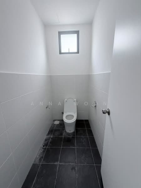 Shop / Office for Sale in Bandar Indahpura (Kulai) - Anna Woon - Bathroom - PropertyGuru.com.my