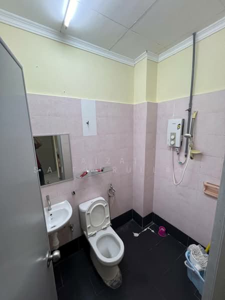 Semi-Detached House for Sale in Bandar Tun Hussein Onn (Cheras) - Aizat Saifulrullah - Bathroom - PropertyGuru.com.my