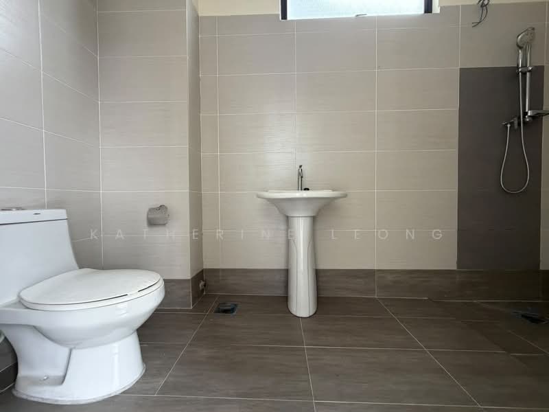 Semi-Detached House for Sale in Bandar Country Homes (Rawang) - Katherine Leong - Bathroom - PropertyGuru.com.my