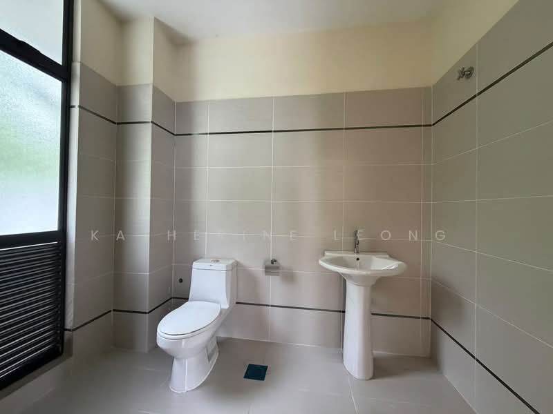 Semi-Detached House for Sale in Bandar Country Homes (Rawang) - Katherine Leong - Bathroom - PropertyGuru.com.my