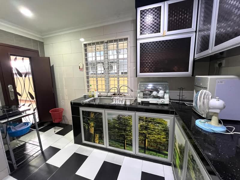 Semi-Detached House for Sale in Taman Perling (Perling) - Siow Yan Er - Kitchen - PropertyGuru.com.my