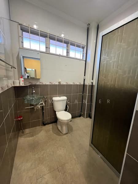 Semi-Detached House for Sale in Taman Perling (Perling) - Siow Yan Er - Bathroom - PropertyGuru.com.my