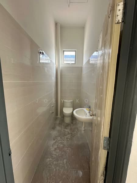 Kilang untuk Dijual di Taman Industri Alam Jaya (Puncak Alam) - Joey Koh - Bathroom - PropertyGuru.com.my