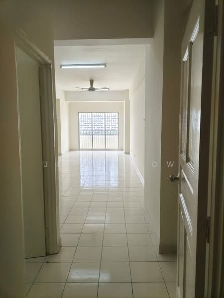 Apartment for Sale at Vista Mutiara - Jenson Low - Corridor - PropertyGuru.com.my
