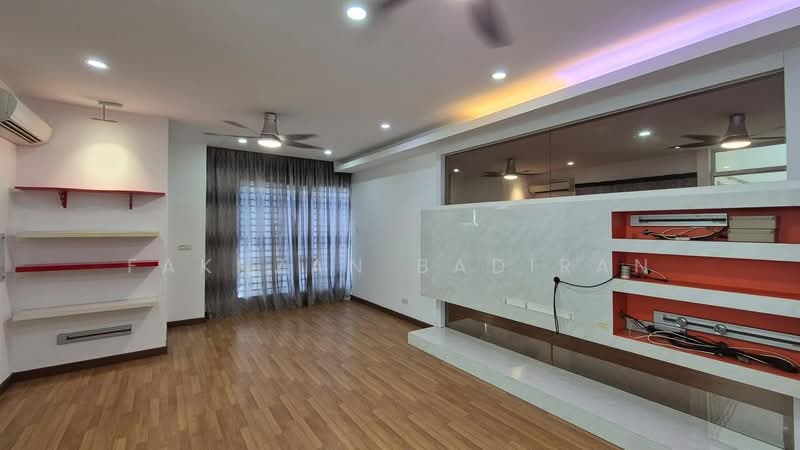 3-storey Terraced House for Rent in Cyberjaya (Selangor) - Fakhzan Badiran - Living Room - PropertyGuru.com.my