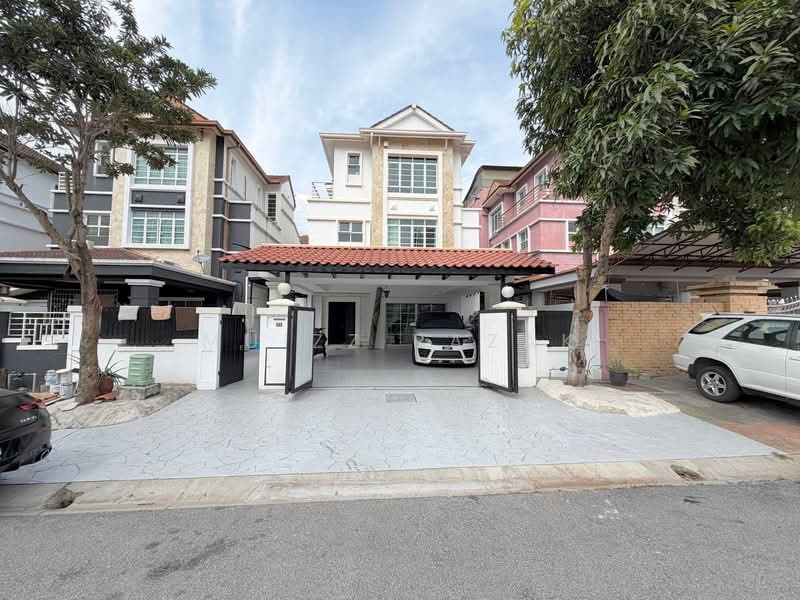 Bungalow House untuk Dijual di Bandar Putra Permai (Seri Kembangan) - Muizz Razak - PropertyGuru.com.my