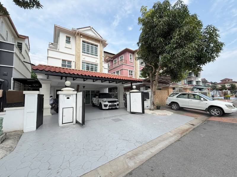 Bungalow House untuk Dijual di Bandar Putra Permai (Seri Kembangan) - Muizz Razak - PropertyGuru.com.my
