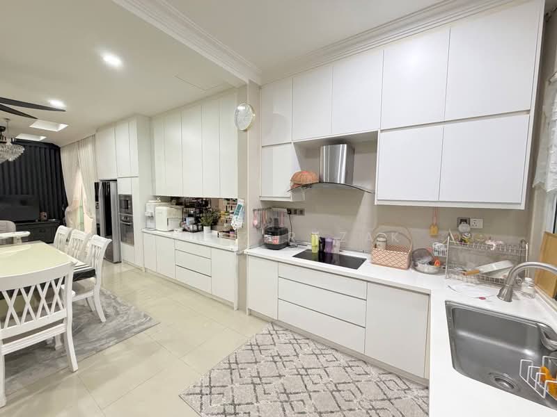 Bungalow House untuk Dijual di Bandar Putra Permai (Seri Kembangan) - Muizz Razak - PropertyGuru.com.my