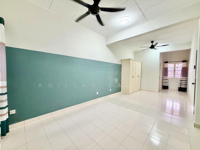 Rumah Berkembar untuk Dijual di Taman Desaria (Nilai) - Aqillah Razali - Living Room - PropertyGuru.com.my
