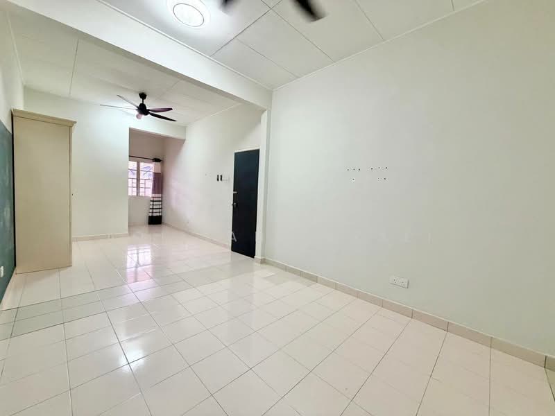 Rumah Berkembar untuk Dijual di Taman Desaria (Nilai) - Aqillah Razali - Living Room - PropertyGuru.com.my