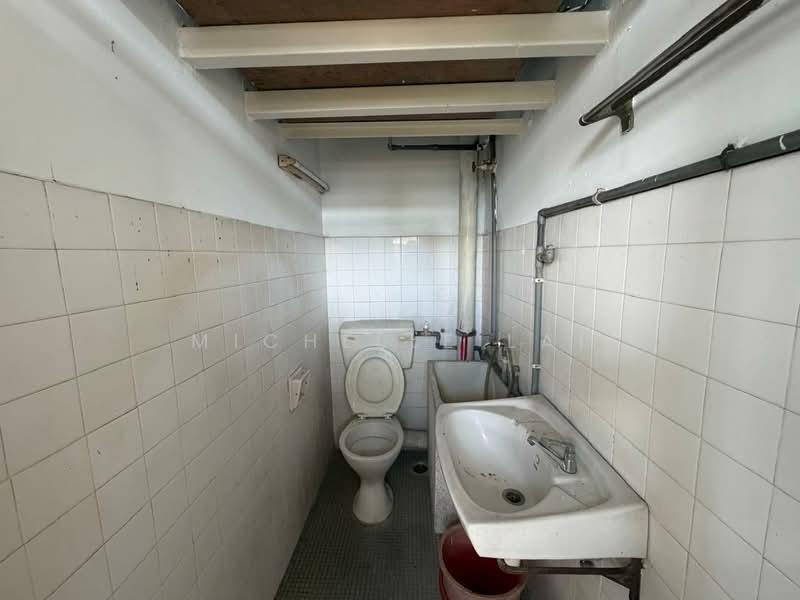 Flat for Sale at Pandan Indah Flat (Rumah Pangsa 610) - Michelle Lai - Bathroom - PropertyGuru.com.my