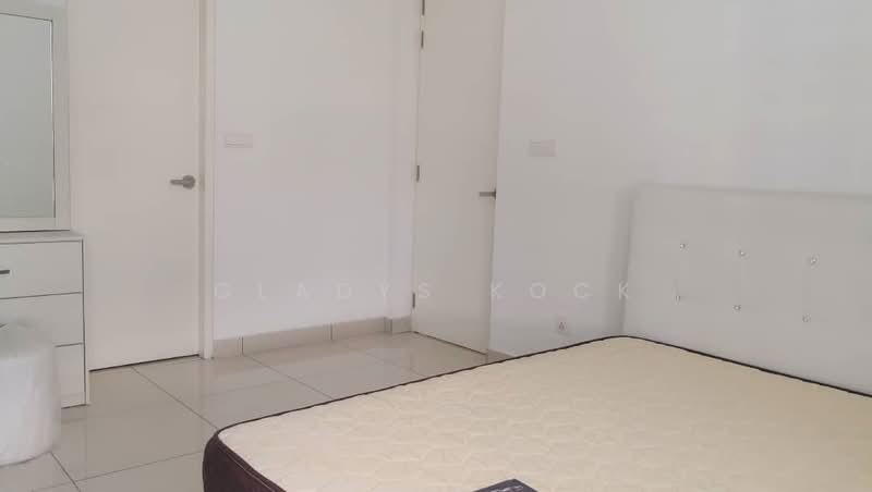 Service Residence for Sale at Woodsbury Suites - Gladys Kock - Bedroom - PropertyGuru.com.my