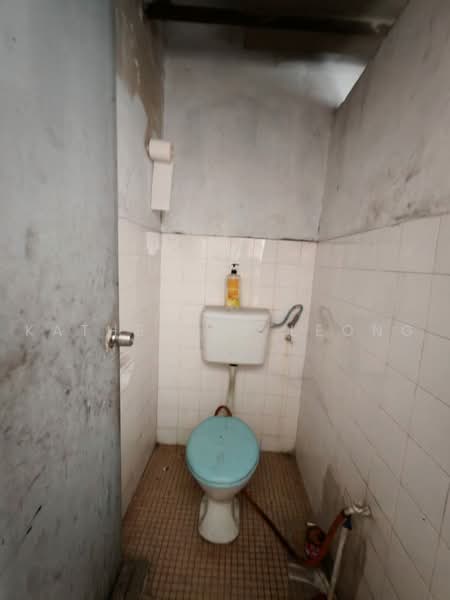 Kedai untuk Dijual di Rawang (Selangor) - Katherine Leong - Bathroom - PropertyGuru.com.my