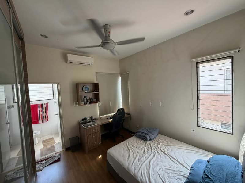 Cluster House for Sale in Taman Anggun (Rawang) - David Lee - Bedroom - PropertyGuru.com.my