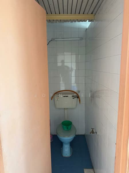 Shop / Office untuk Dijual di Taman Bayu Perdana (Klang) - John Tee - Bathroom - PropertyGuru.com.my