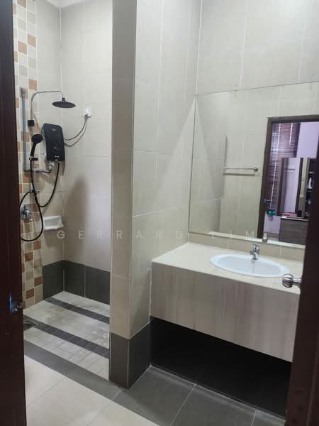 Banglo Pautan untuk Dijual di Taman Tasik Prima (Puchong) - Gerrard Lim - Bathroom - PropertyGuru.com.my