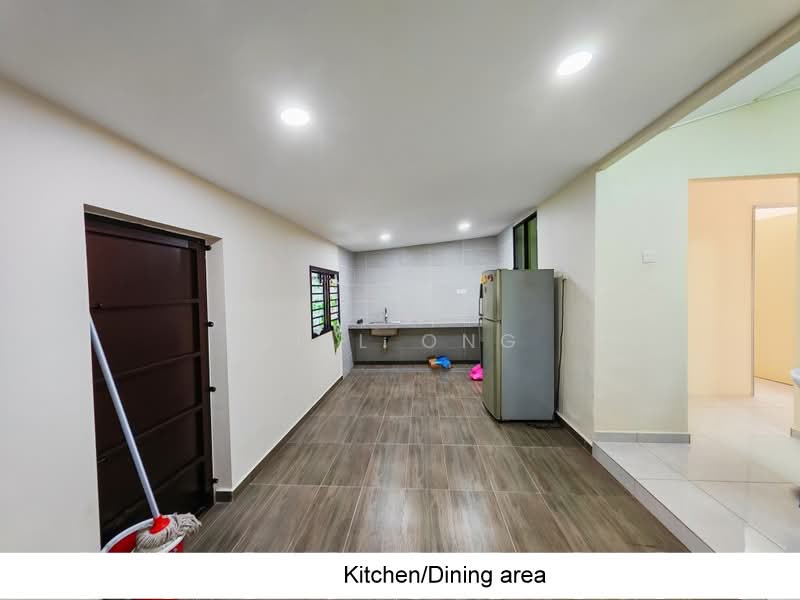 1-storey Terraced House for Rent in Taman Ungku Tun Aminah (Skudai) - Bill Ong - Kitchen - PropertyGuru.com.my