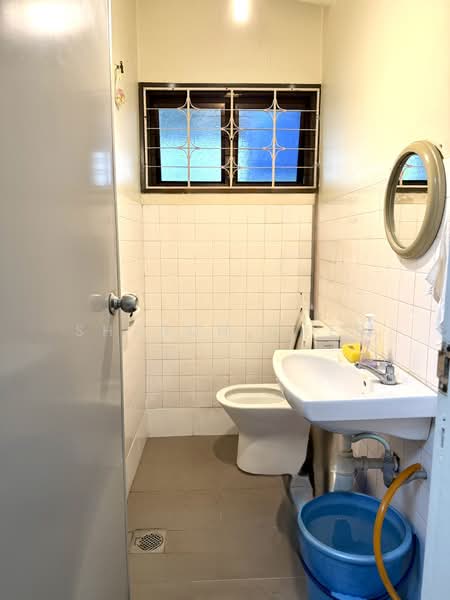 Rumah Teres 2-Tingkat untuk Dijual di Taman Mayang (Petaling Jaya) - Sharon Cher - Bathroom - PropertyGuru.com.my
