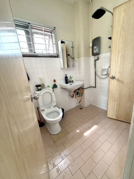 Rumah Teres 2-Tingkat untuk Dijual di Taman Mayang (Petaling Jaya) - Sharon Cher - Bathroom - PropertyGuru.com.my