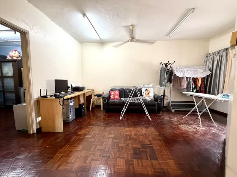 Rumah Teres 2-Tingkat untuk Dijual di Taman Mayang (Petaling Jaya) - Sharon Cher - Living Room - PropertyGuru.com.my