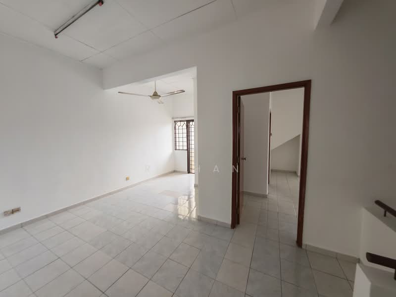 Rumah Teres 2-Tingkat untuk Dijual di Usj 12 (Subang Jaya) - RL Han - Living Room - PropertyGuru.com.my