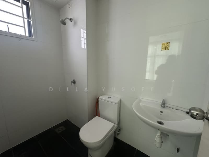 Service Residence for Sale at Vista Alam Serviced Apartment - DILLA YUSOFF - Bathroom - PropertyGuru.com.my