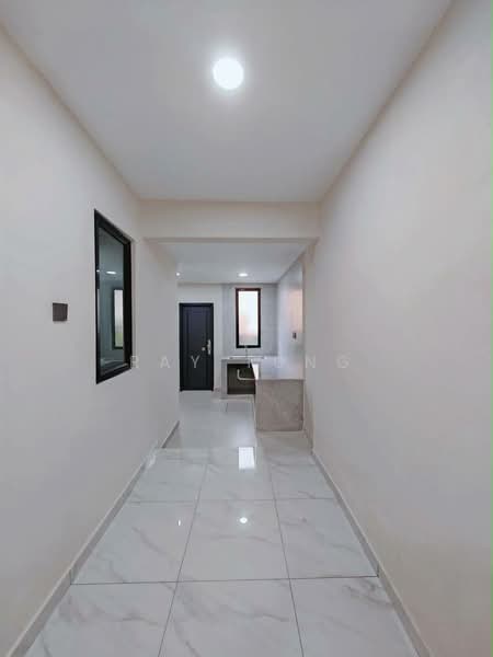 Rumah Teres 2-Tingkat untuk Dijual di Taman Puteri Wangsa (Ulu Tiram) - Ray Tung - Corridor - PropertyGuru.com.my