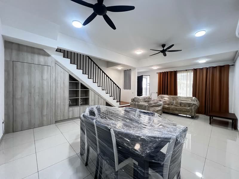 Rumah Teres untuk Dijual di Elmina (Shah Alam) - Haslin Saleh - Living Room - PropertyGuru.com.my
