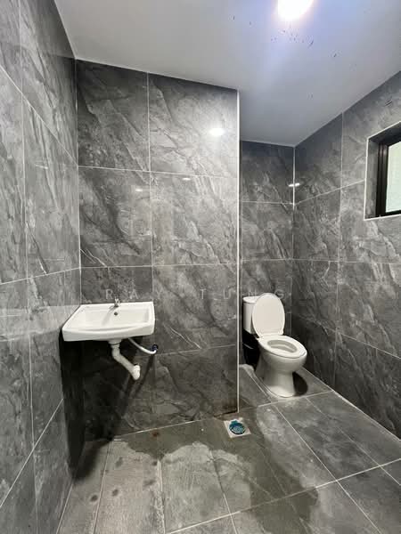 Semi-Detached House for Sale in Ulu Tiram (Johor) - Ray Tung - Bathroom - PropertyGuru.com.my