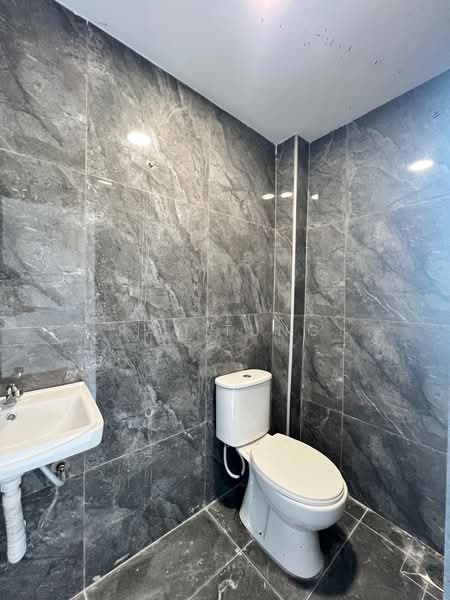 Semi-Detached House for Sale in Ulu Tiram (Johor) - Ray Tung - Bathroom - PropertyGuru.com.my
