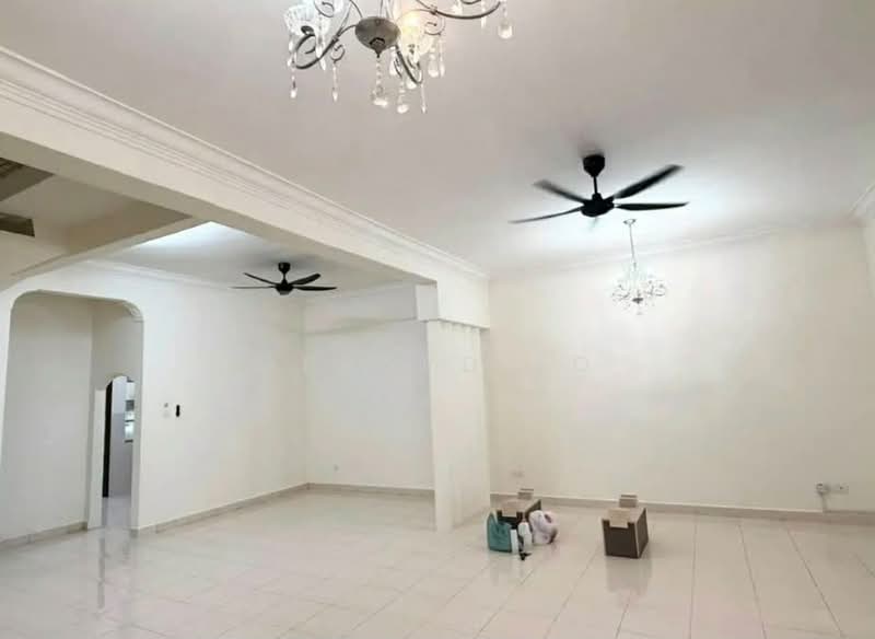 Rumah Teres 2-Tingkat untuk Disewa di Taman Pelangi Indah (Ulu Tiram) - Gerard Lo - Living Room - PropertyGuru.com.my