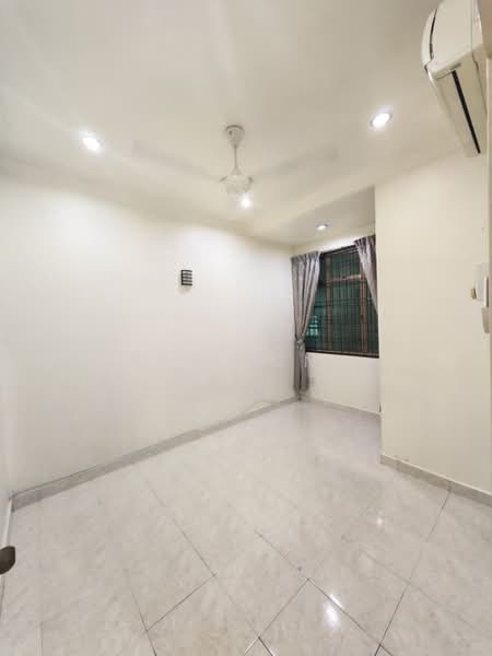 Rumah Teres 2-Tingkat untuk Dijual di Taman Desa Cemerlang (Ulu Tiram) - Ray Tung - Interior - PropertyGuru.com.my