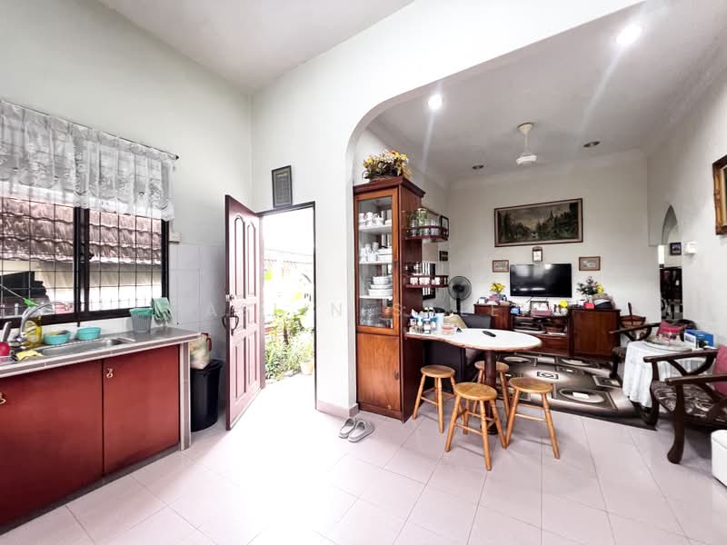 Semi-Detached House for Sale in Gelugor (Penang) - Haslin Saleh - Kitchen - PropertyGuru.com.my