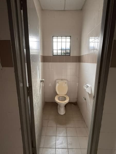 Shop / Office untuk Disewa di Denai Alam (Shah Alam) - Bernard Tay - Bathroom - PropertyGuru.com.my