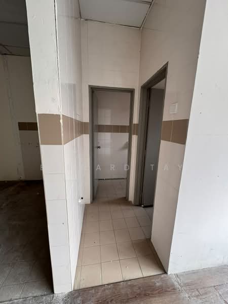 Shop / Office untuk Disewa di Denai Alam (Shah Alam) - Bernard Tay - Corridor - PropertyGuru.com.my