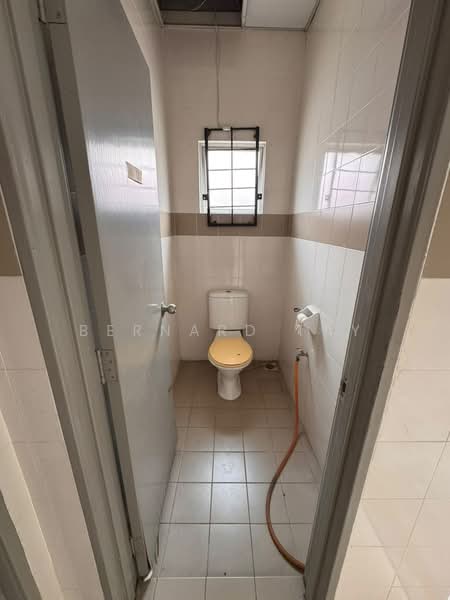 Shop / Office untuk Disewa di Denai Alam (Shah Alam) - Bernard Tay - Bathroom - PropertyGuru.com.my