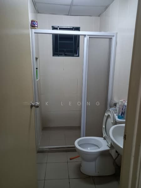 Kediaman Servis untuk Dijual di OUG Parklane - JK Leong - Bathroom - PropertyGuru.com.my