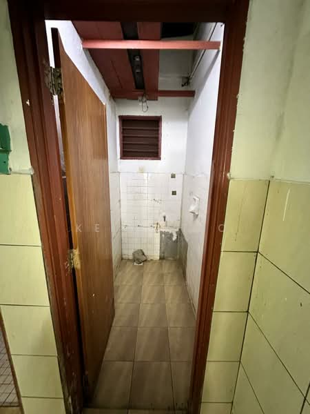 Kedai untuk Disewa di Taman Sri Andalas (Klang) - Kelly Teo - Bathroom - PropertyGuru.com.my