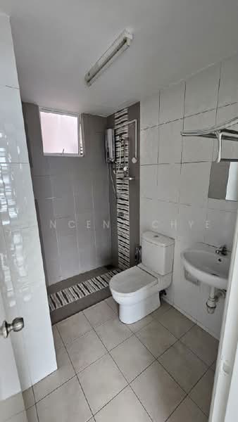 Condominium for Rent at The Zest @ Kinrara 9 - Vincent Chye - Bathroom - PropertyGuru.com.my