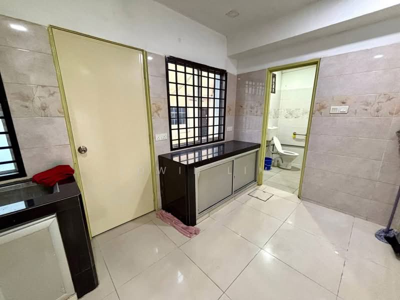 2-storey Terraced House for Sale in Bandar Seri Alam (Masai) - Edwin Lim - Bathroom - PropertyGuru.com.my
