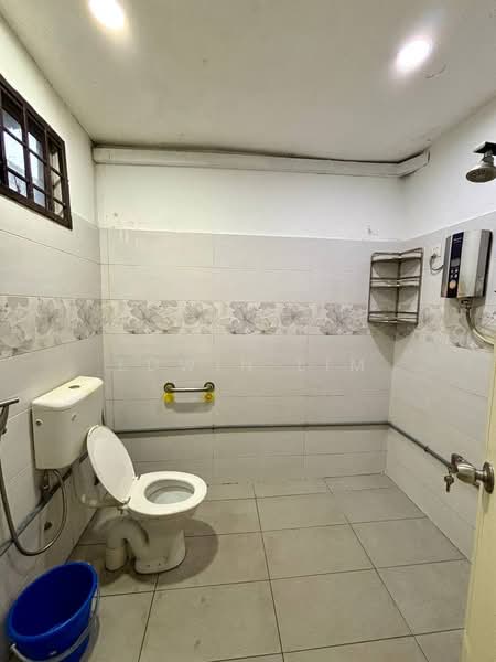 2-storey Terraced House for Sale in Bandar Seri Alam (Masai) - Edwin Lim - Bathroom - PropertyGuru.com.my