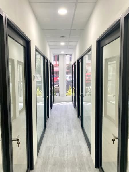 Retail Office for Rent in Klang (Selangor) - Jay Choo - Corridor - PropertyGuru.com.my
