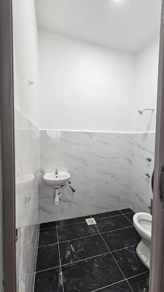 Rumah Teres 1-Tingkat untuk Dijual di Johor Bahru (Johor) - Daniel Yong - Bathroom - PropertyGuru.com.my