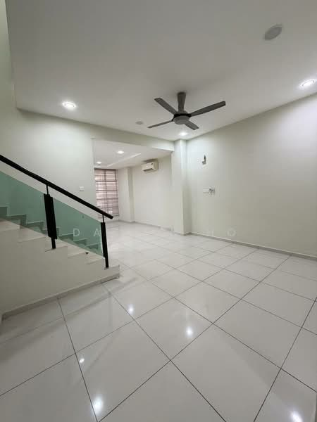 Rumah Teres 2-Tingkat untuk Dijual di Taman Dato' Chellam (Ulu Tiram) - Darren Ho - Living Room - PropertyGuru.com.my